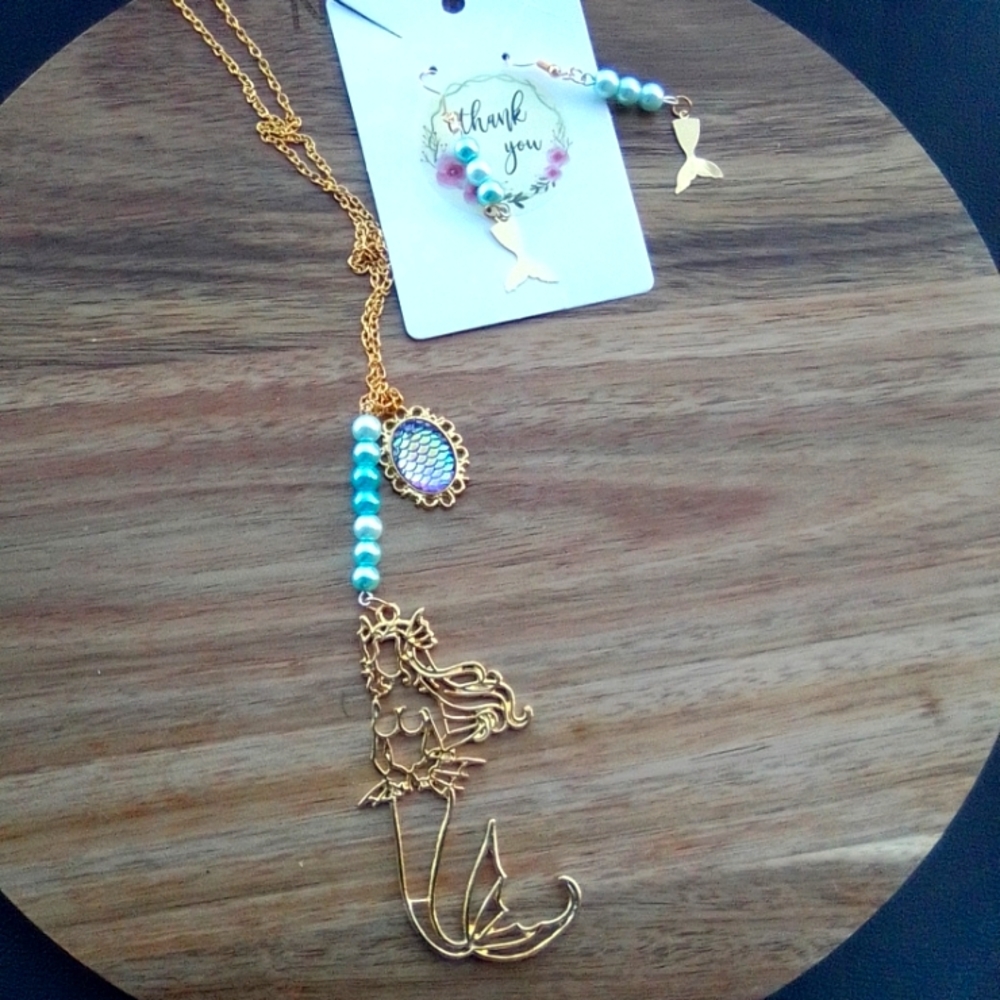 Earrings and necklace set